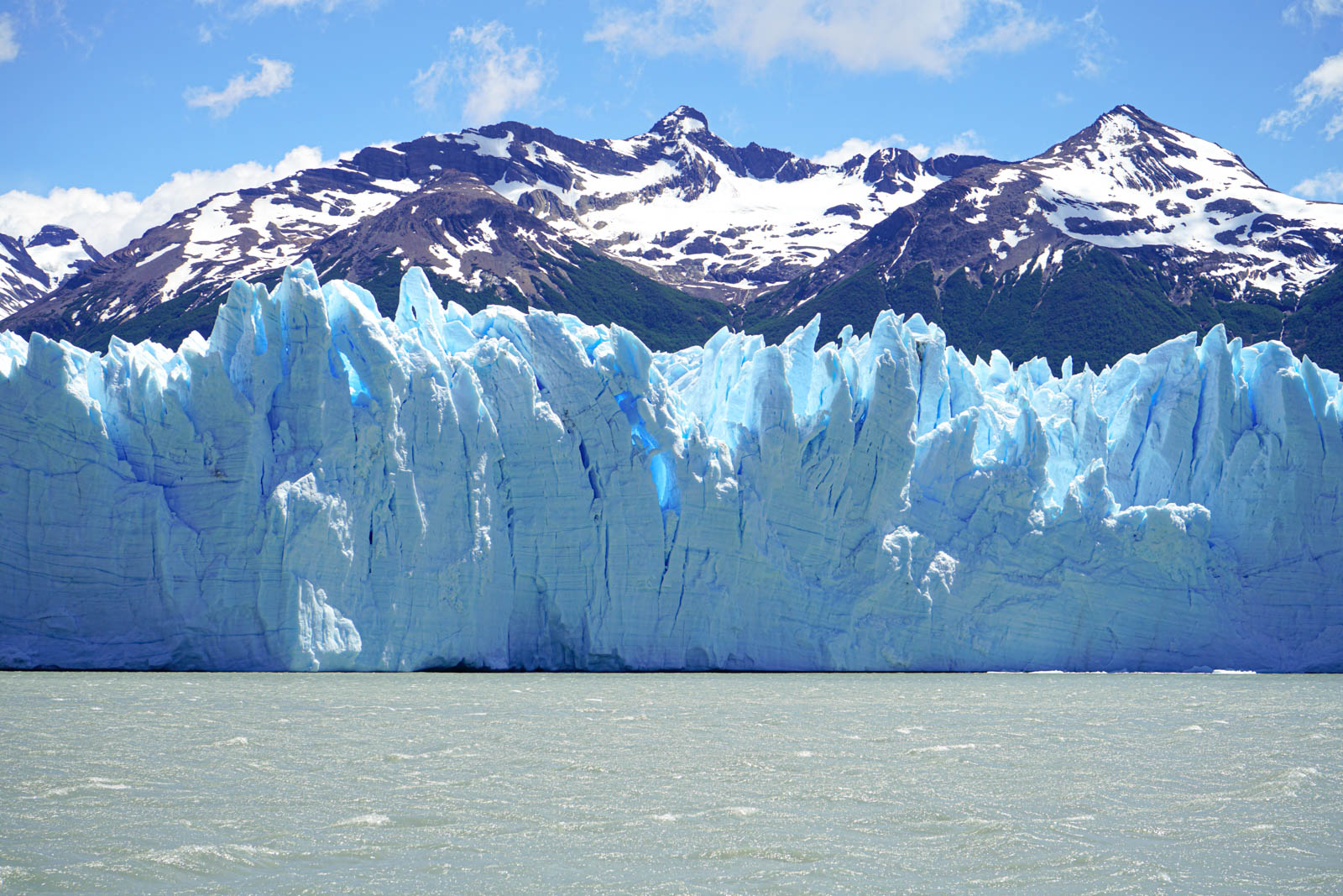 Side view of the glacier with crevasses
